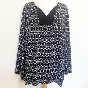 Susan Graver Black and White Contrast Yoke Tie Neck Geometric V-Neck Tunic 3X
